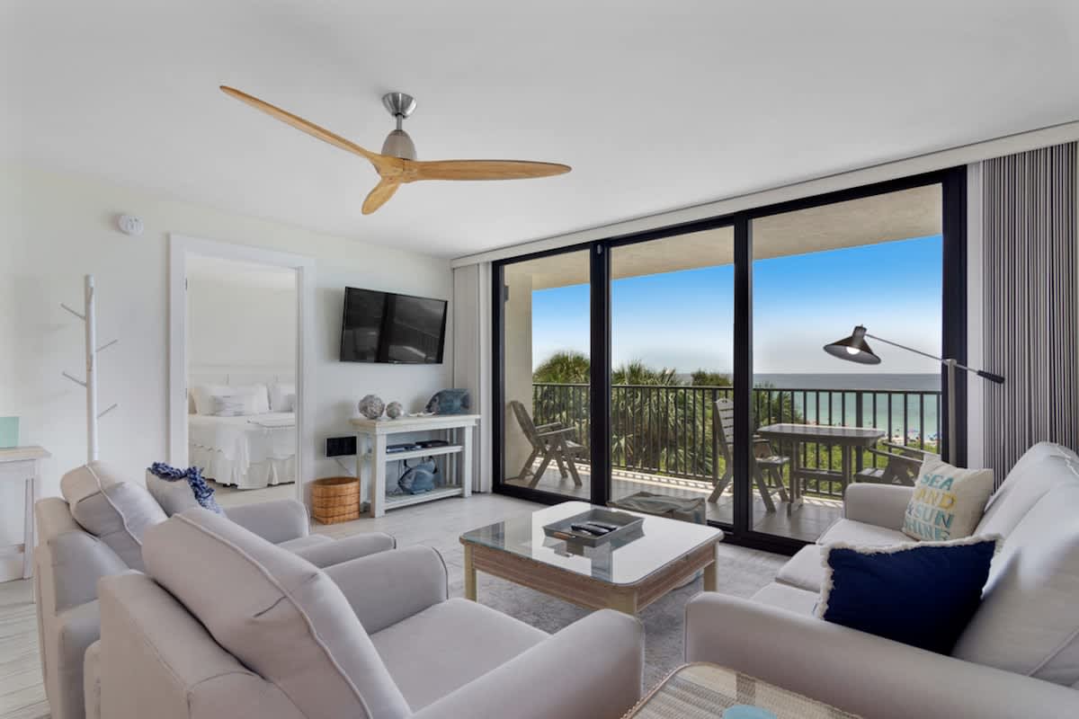 One Seagrove Place 0208 | Photo 4