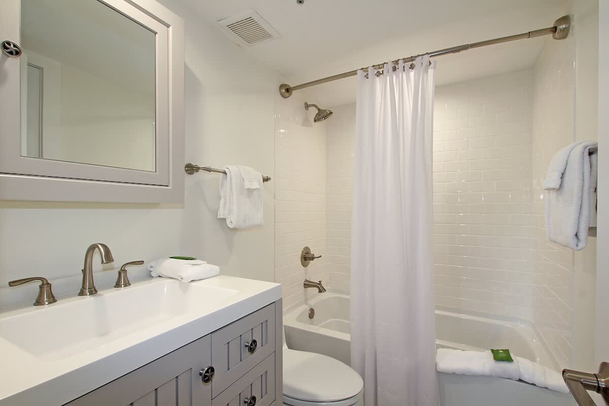 One Seagrove Place 0208 | Photo 24