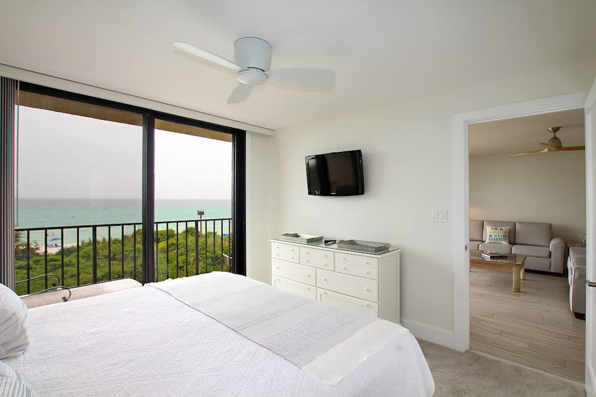 One Seagrove Place 0208 | Photo 20