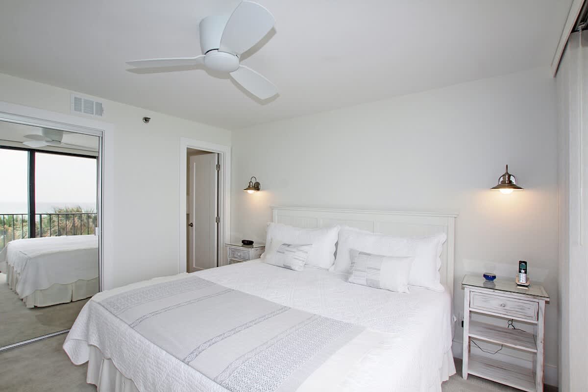 One Seagrove Place 0208 | Photo 17