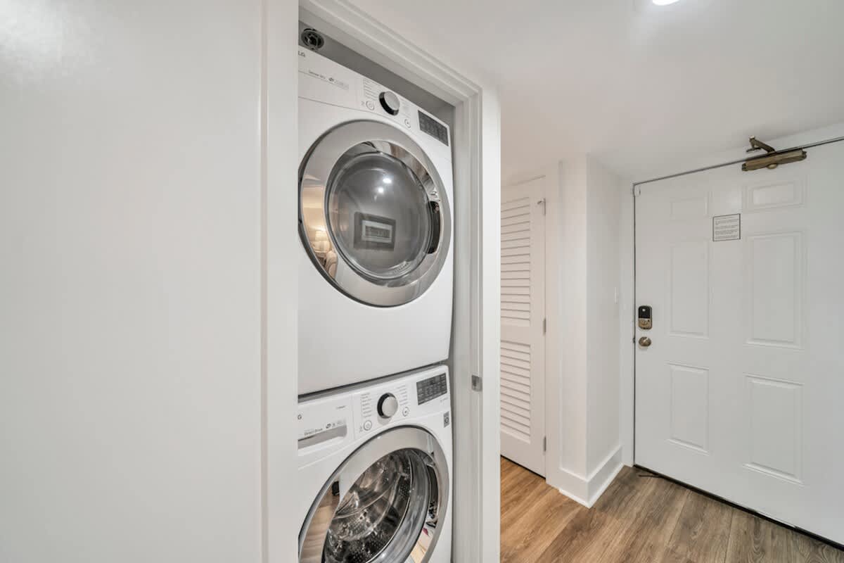 One Seagrove Place 0305 24