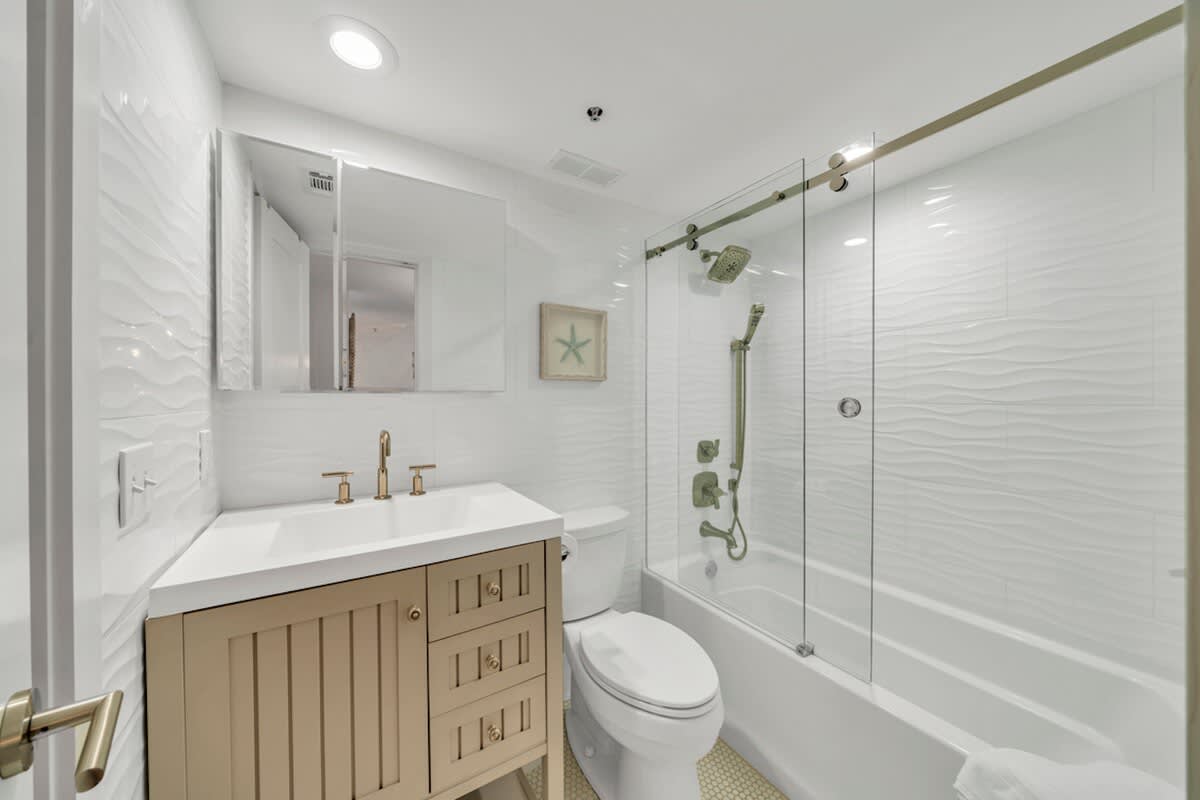 One Seagrove Place 0305 22