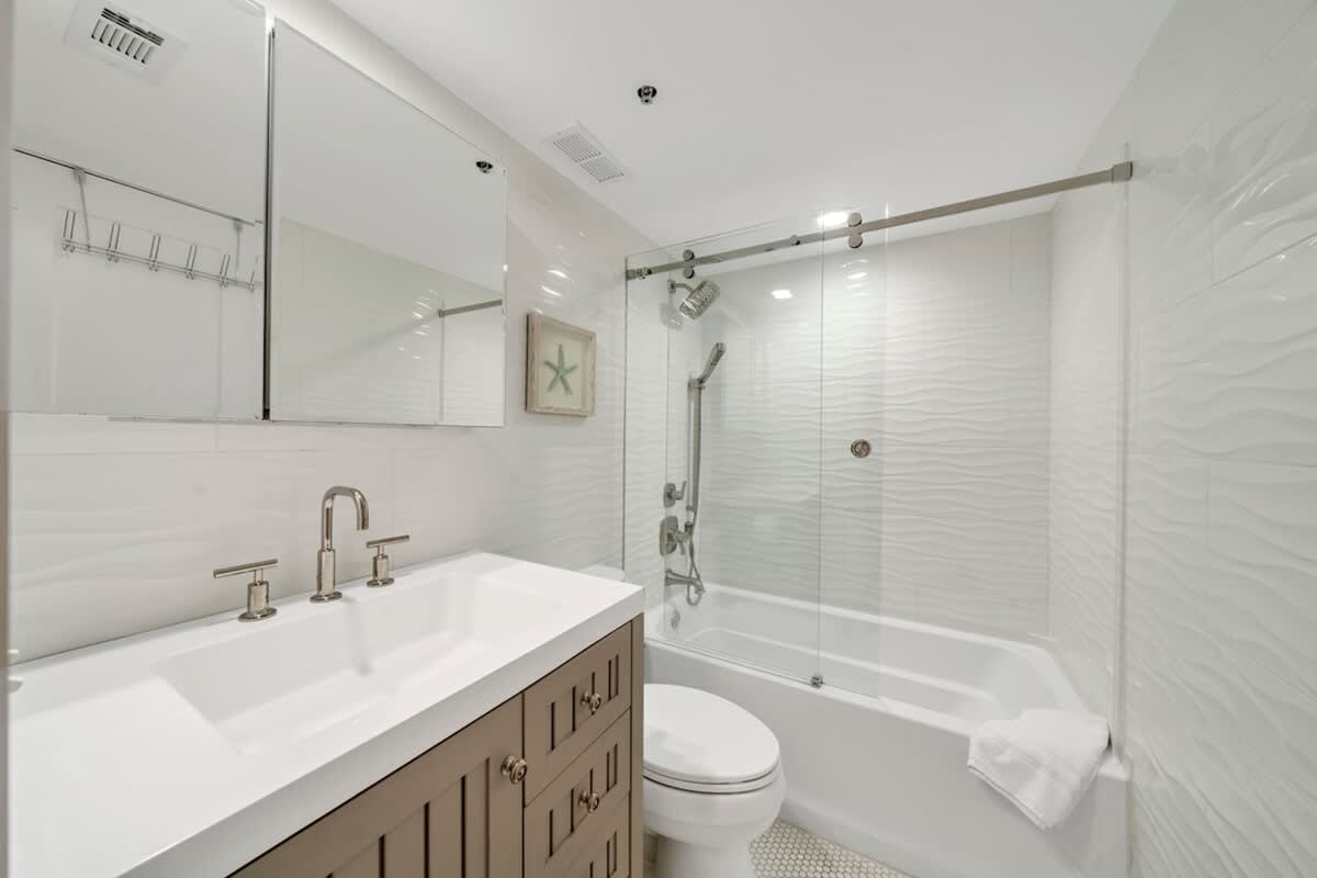 One Seagrove Place 0305 23