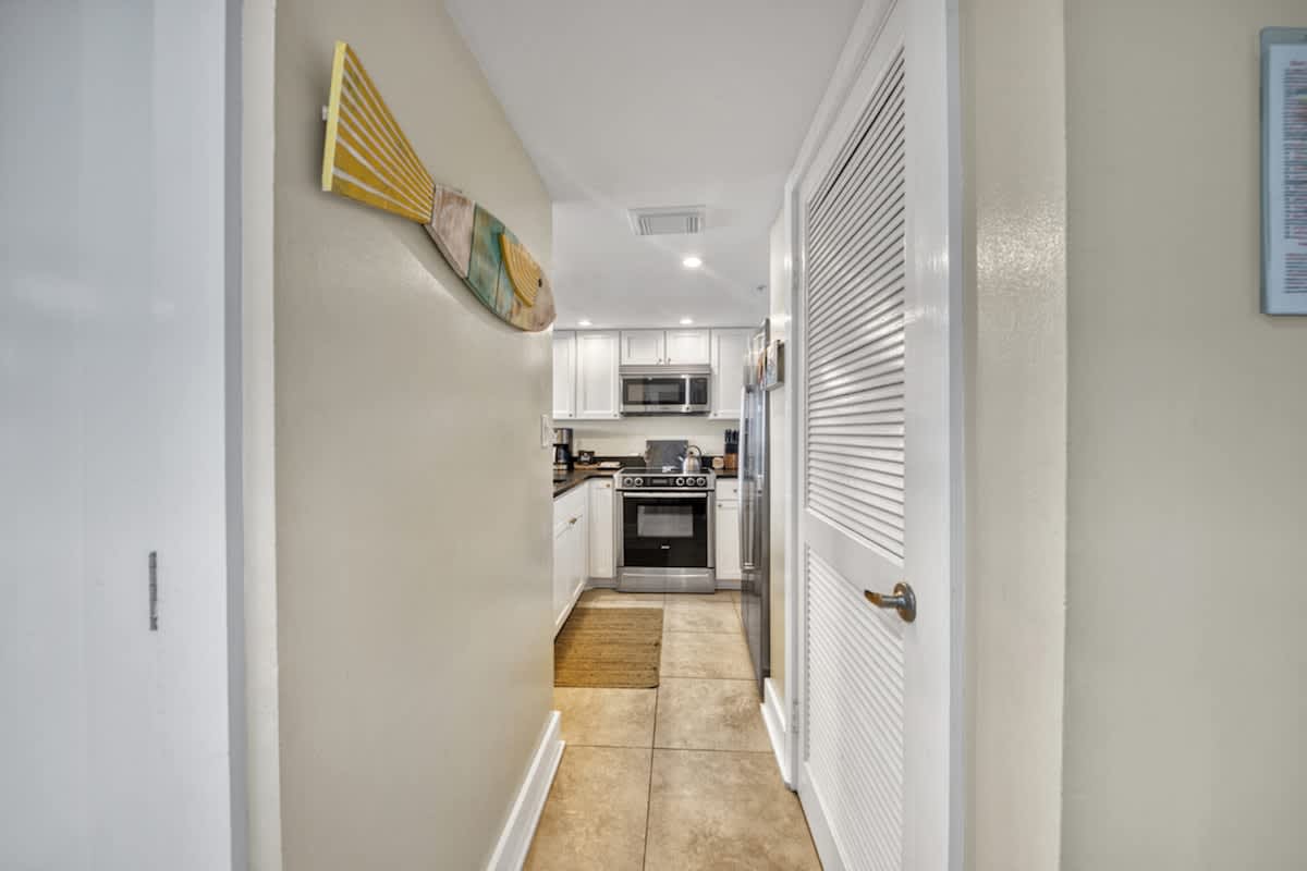 One Seagrove Place 0401 | Photo 15
