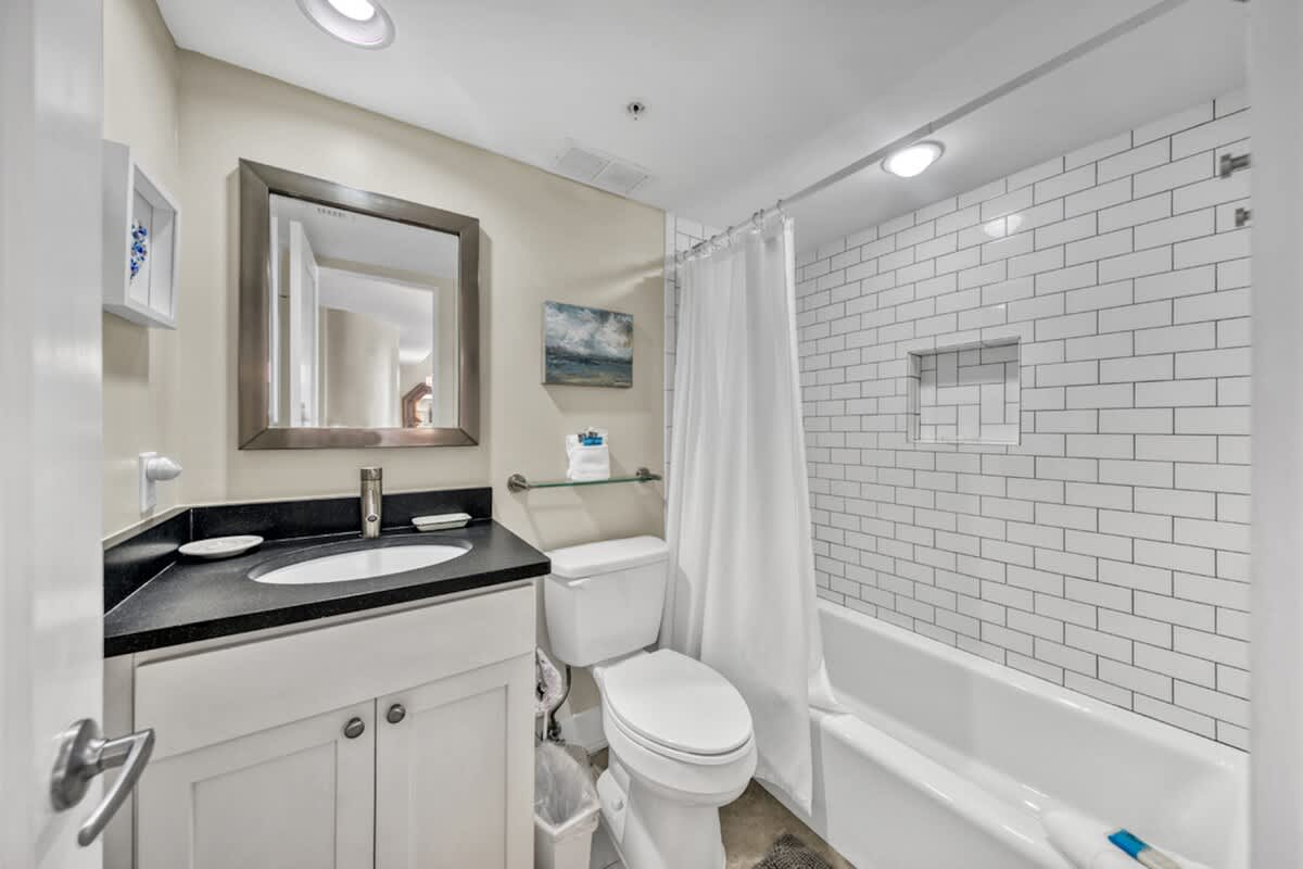 One Seagrove Place 0401 | Photo 22