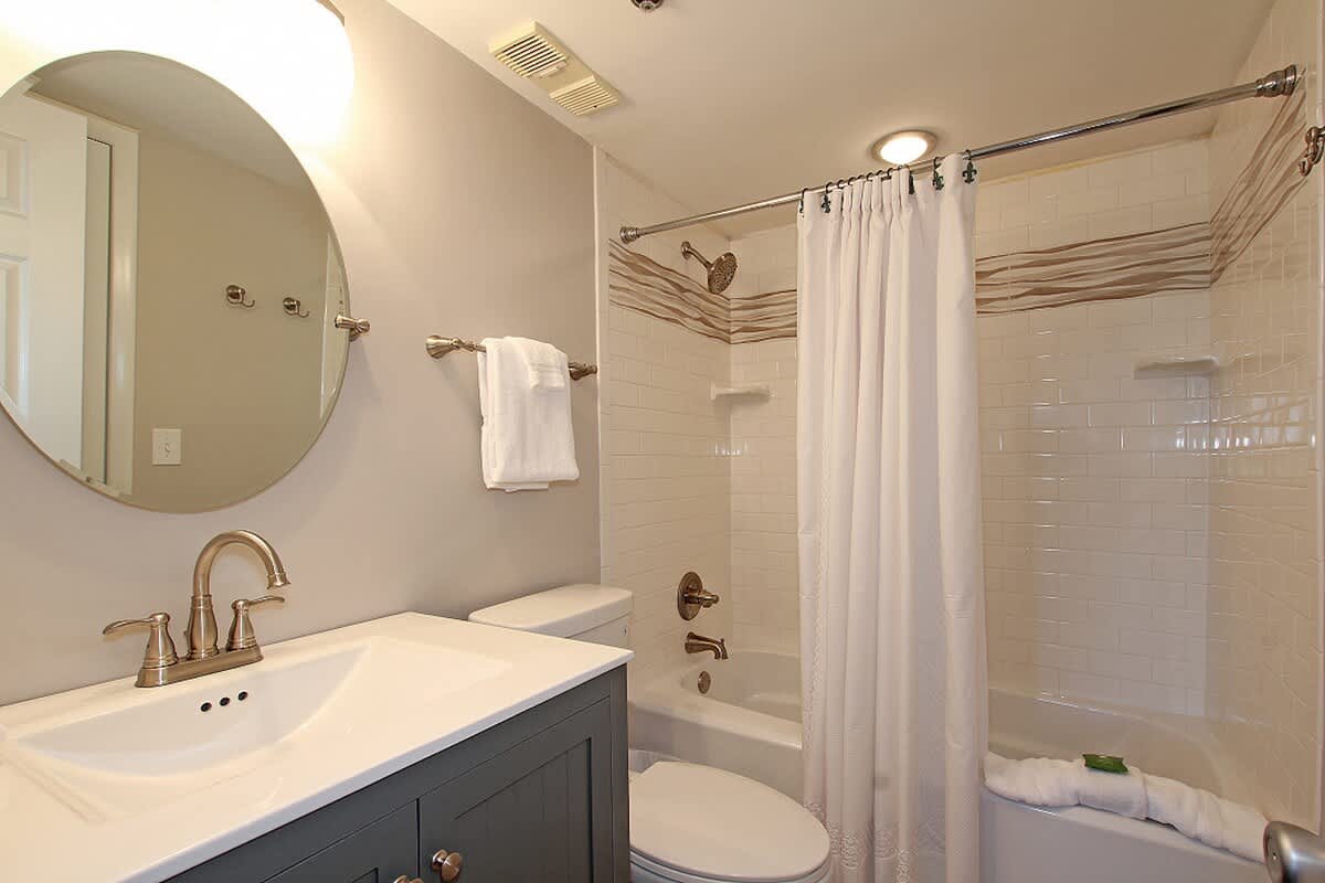 One Seagrove Place 0403 | Photo 20