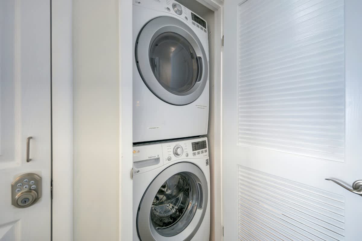 One Seagrove Place 0406 | Photo 23