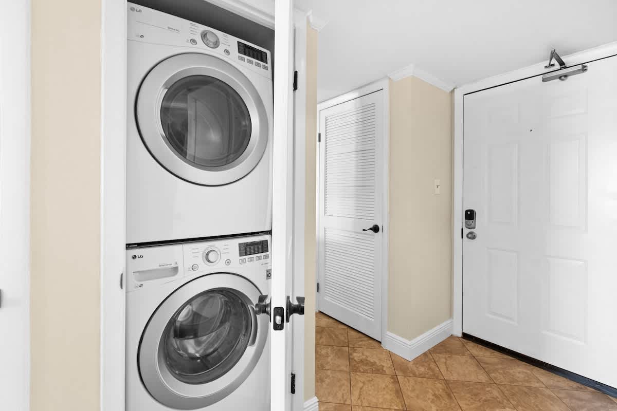 One Seagrove Place 0707 | Photo 11