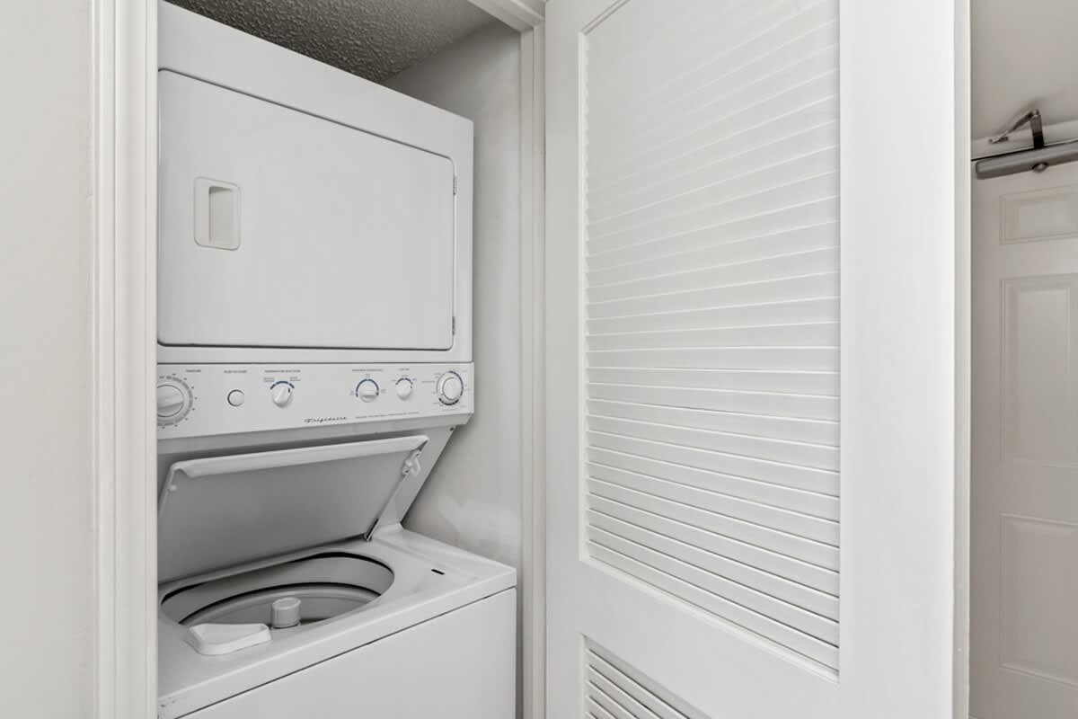 One Seagrove Place 1208 24