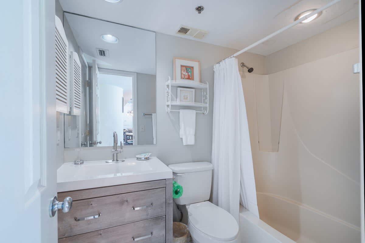 One Seagrove Place 1208 23