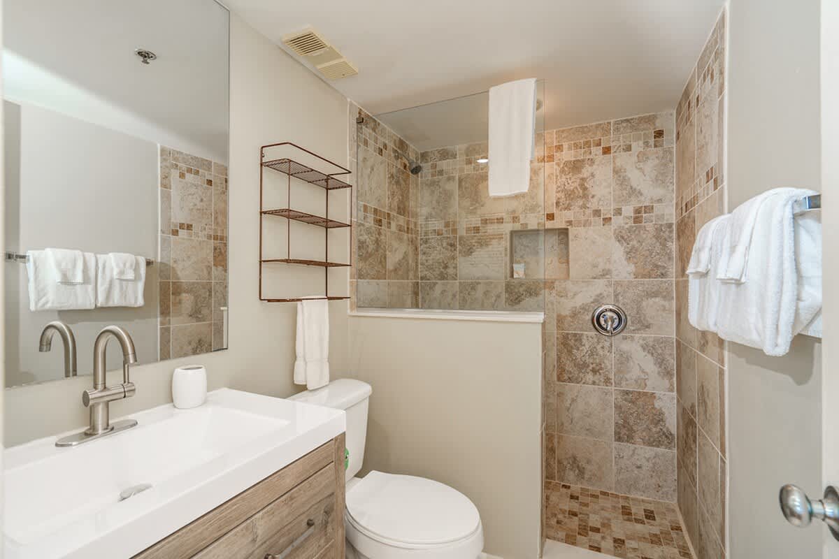 One Seagrove Place 1208 19