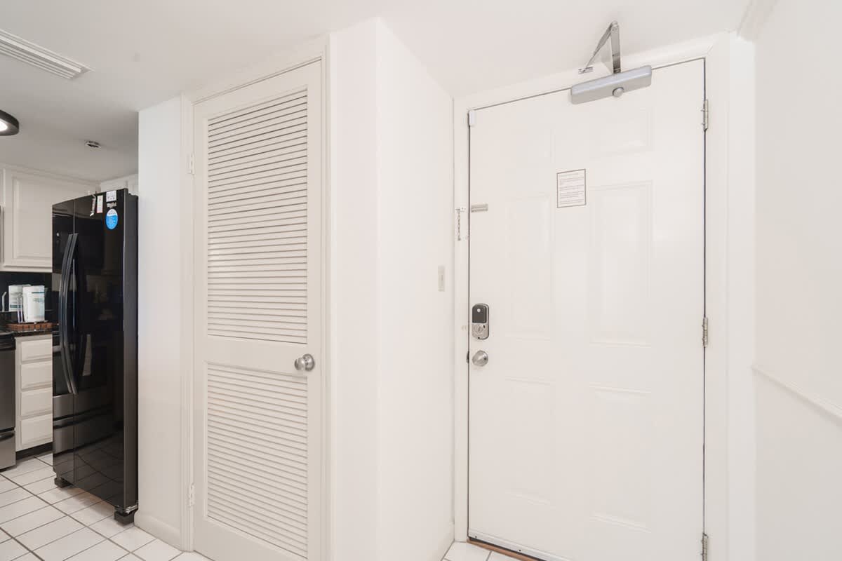 One Seagrove Place 1208 18