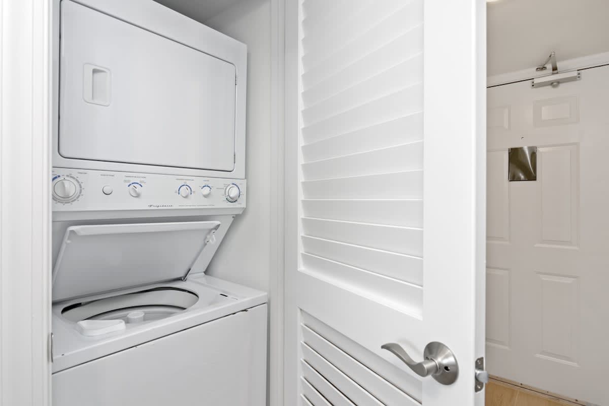 One Seagrove Place 1303 | Photo 28