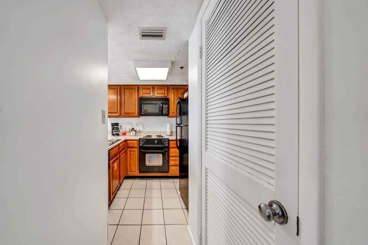 One Seagrove Place 1306 17