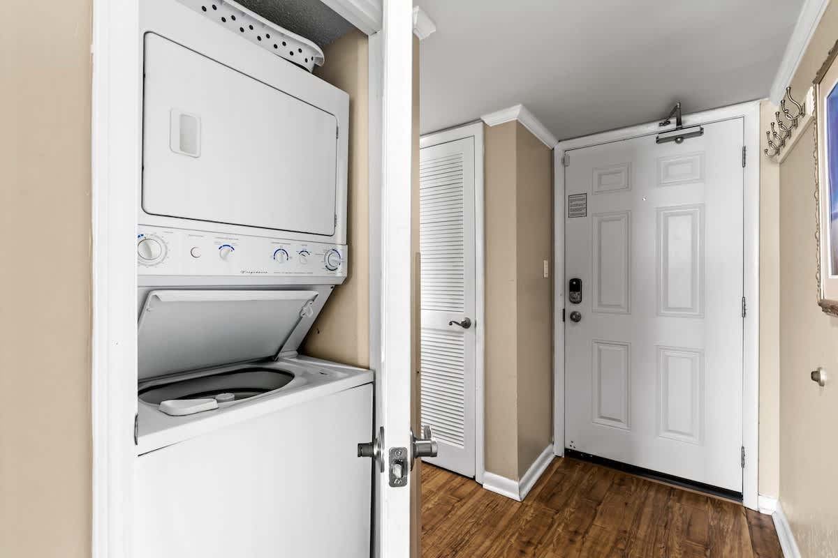 One Seagrove Place 1406 | Photo 13