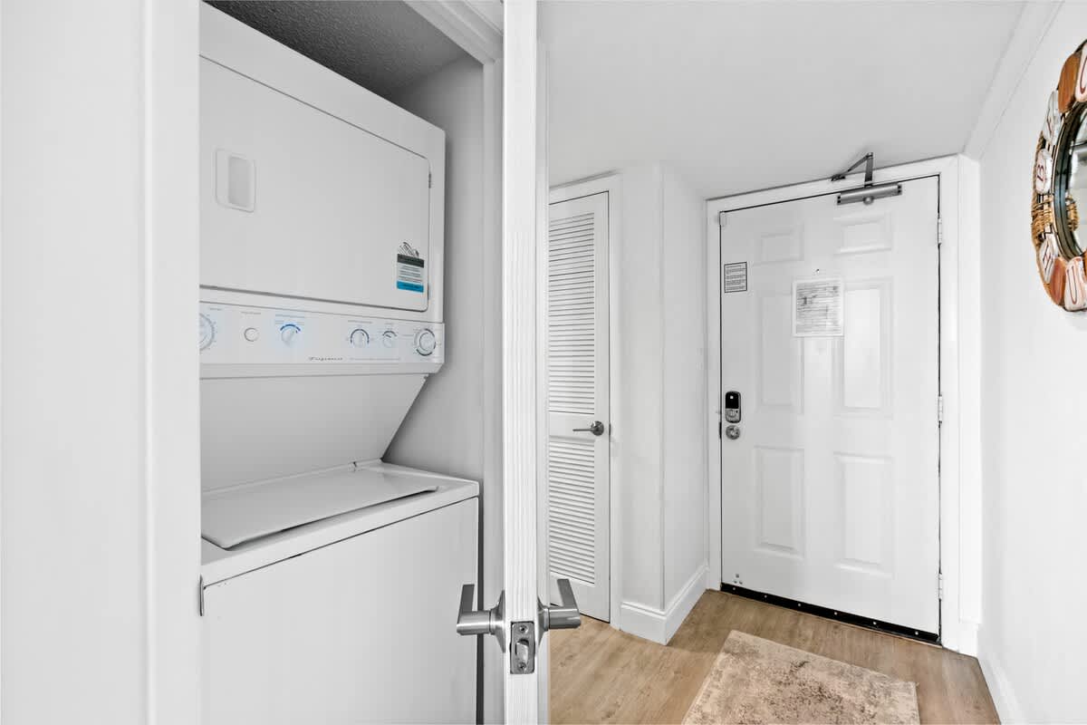 One Seagrove Place 1407 | Photo 17