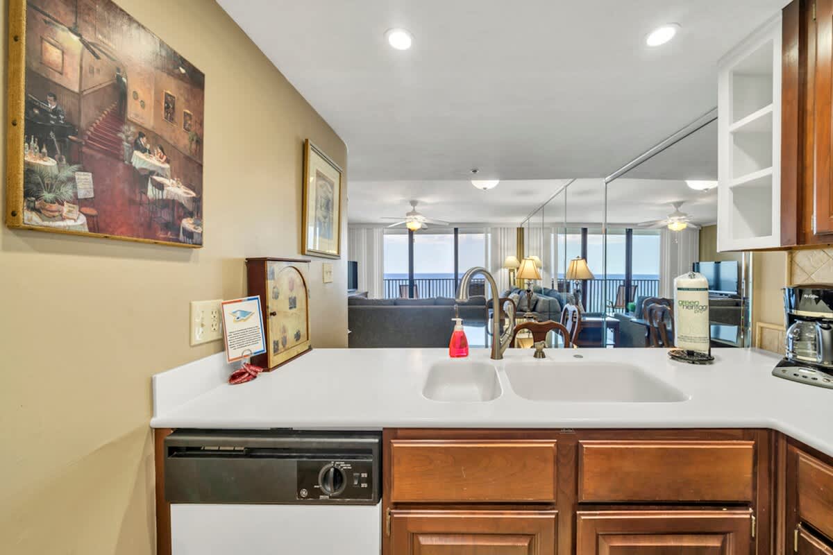 One Seagrove Place 1408 12