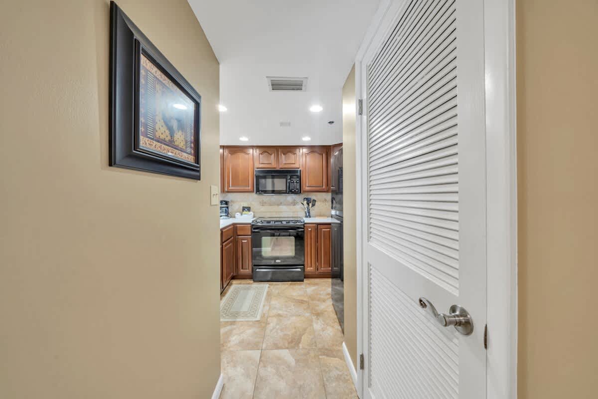 One Seagrove Place 1408 15