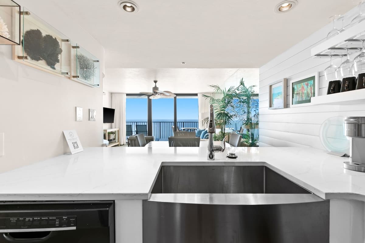 One Seagrove Place 1503 14