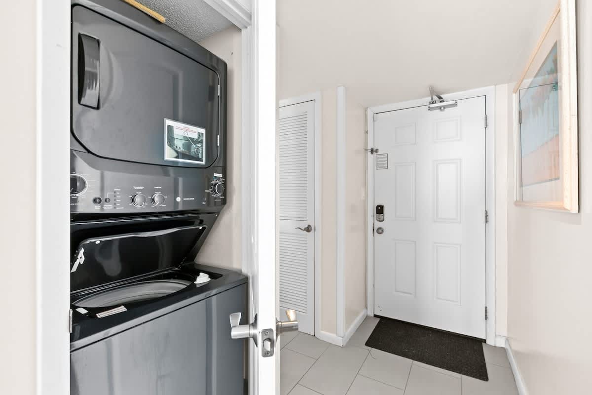 One Seagrove Place 1503 10