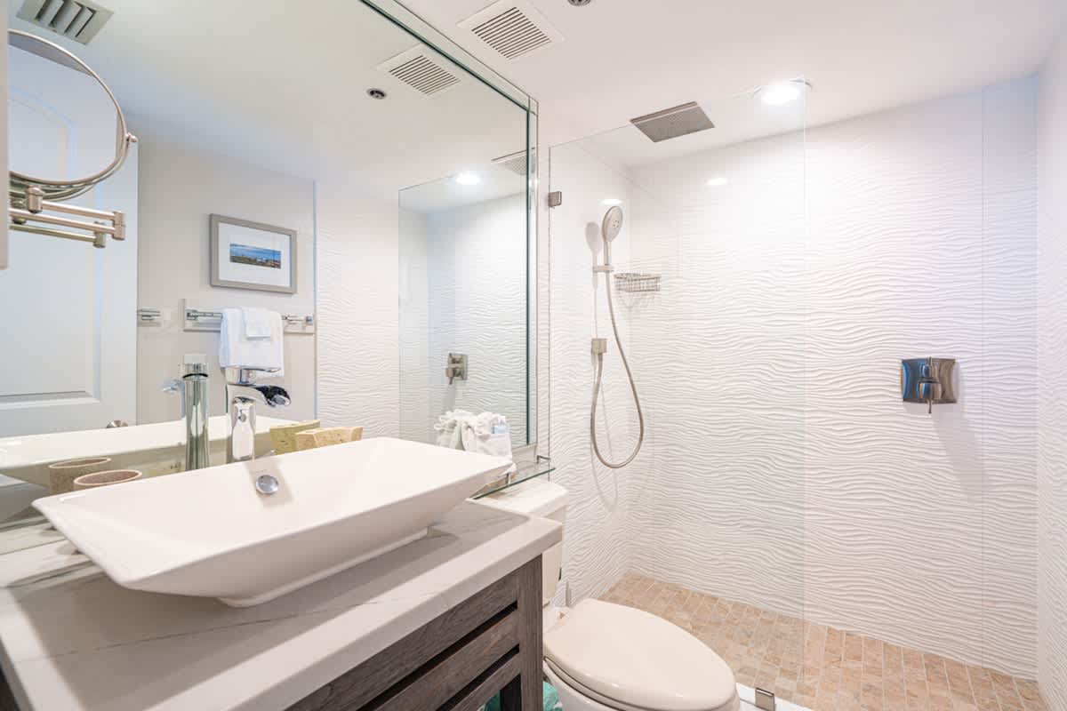 One Seagrove Place 1503 19