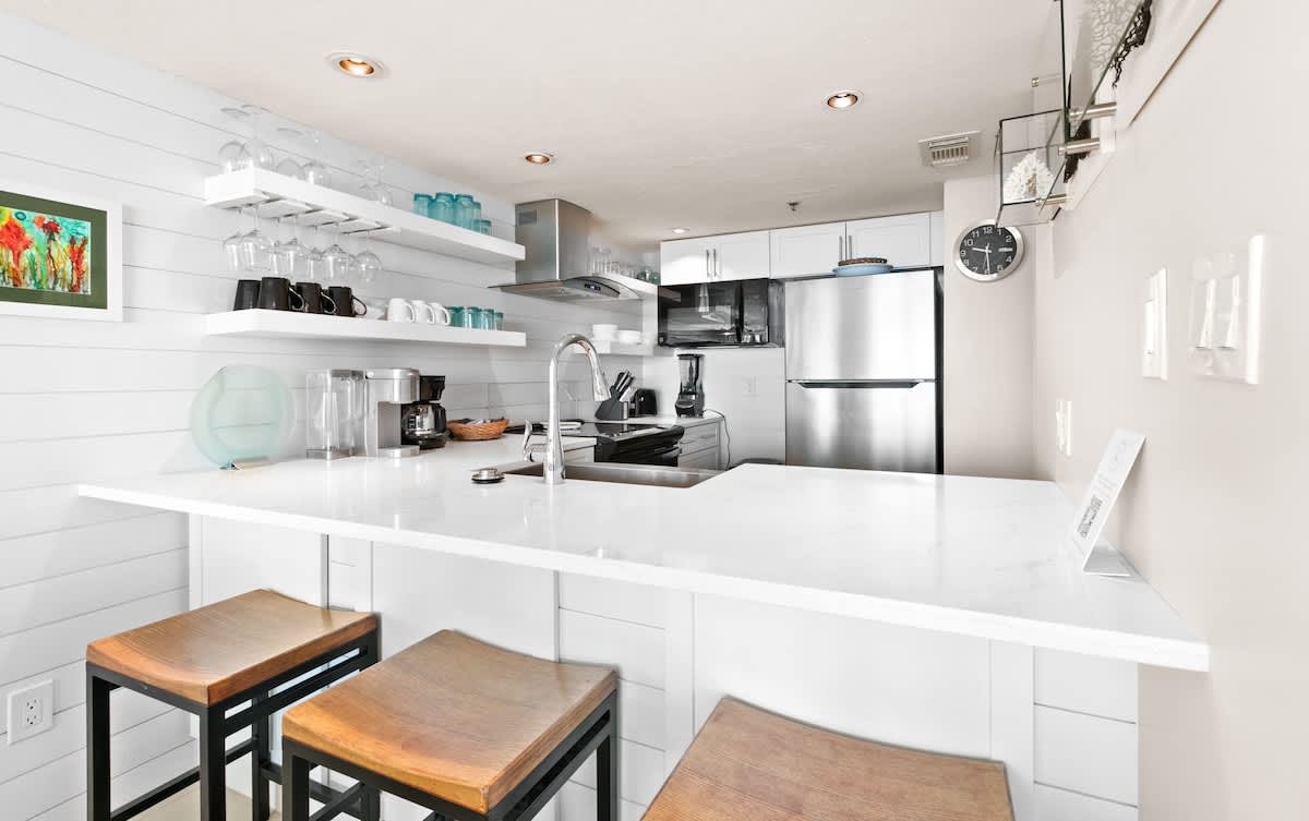 One Seagrove Place 1503 9