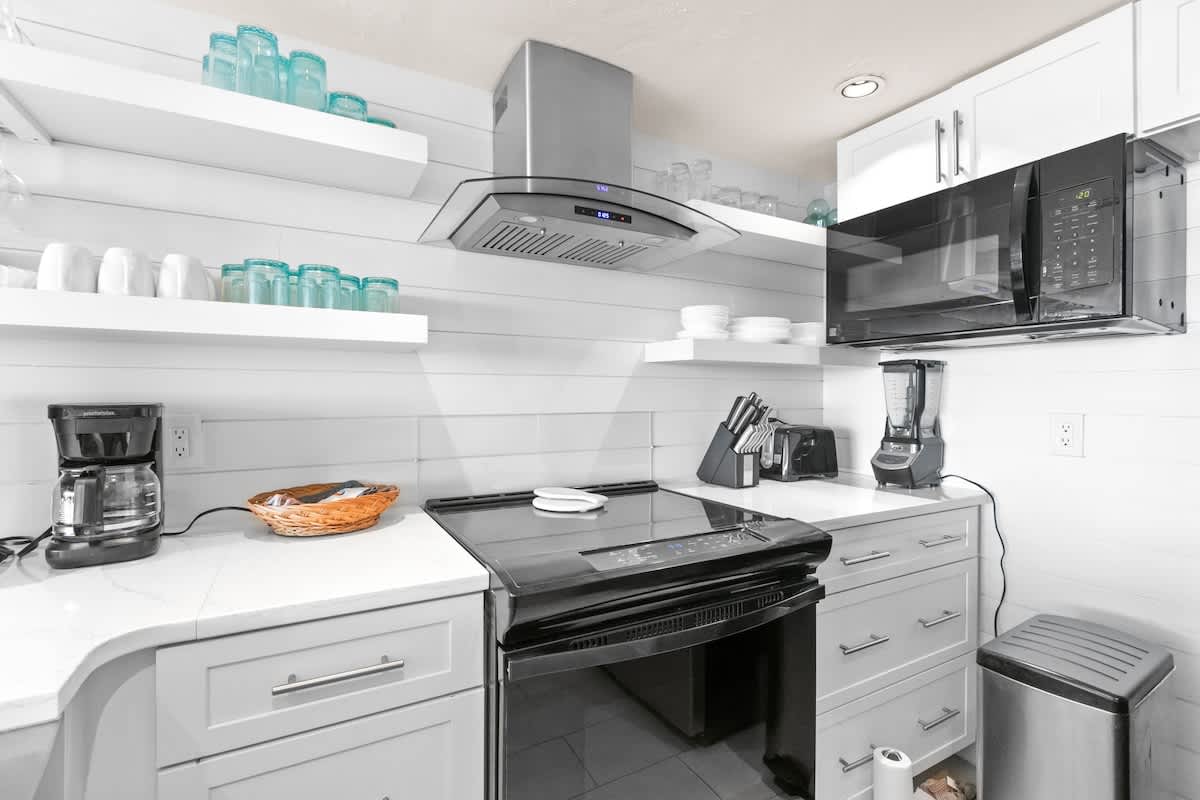 One Seagrove Place 1503 13