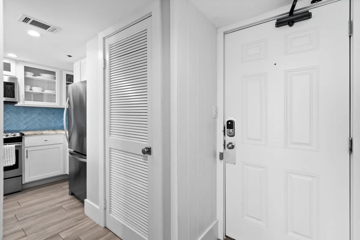 One Seagrove Place 1504 | Photo 7