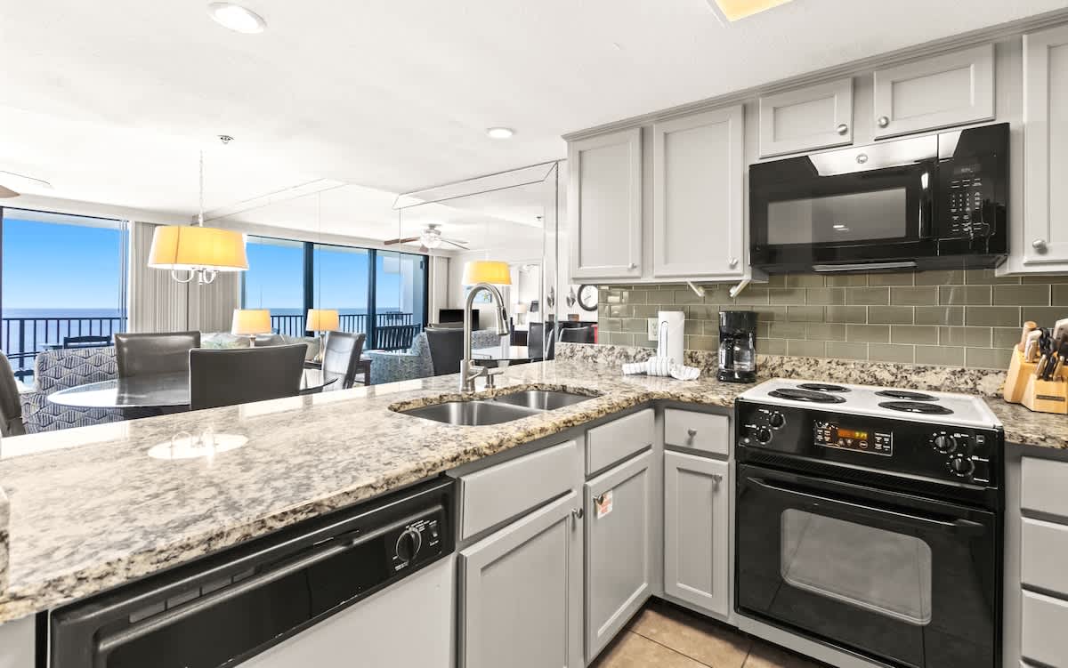 One Seagrove Place 1507 12