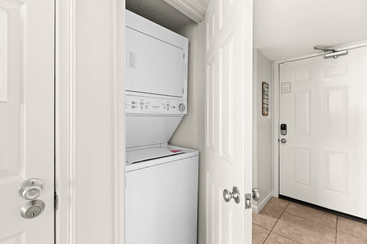 One Seagrove Place 1507 15