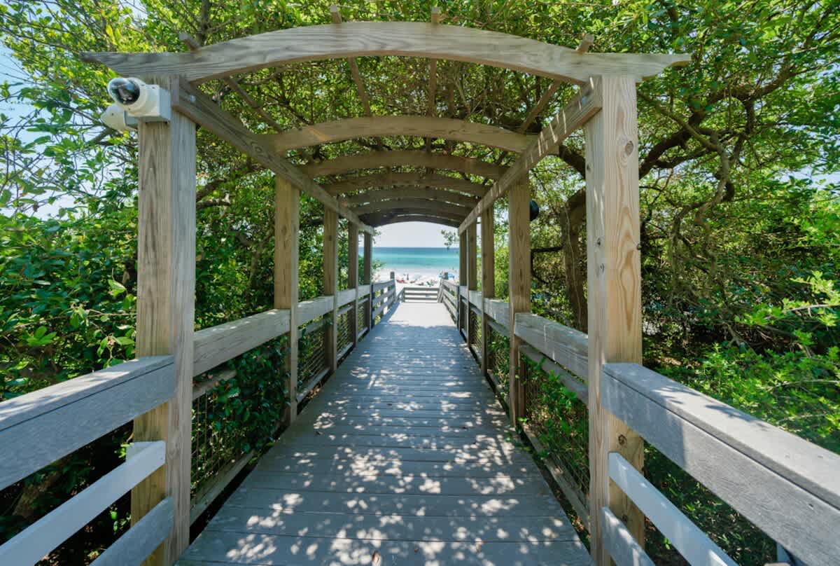 One Seagrove Place 1606 57