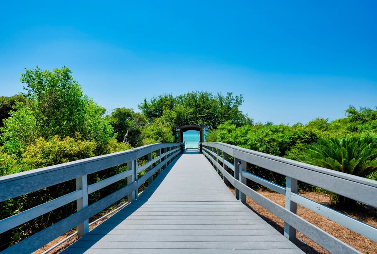 One Seagrove Place 1606 55