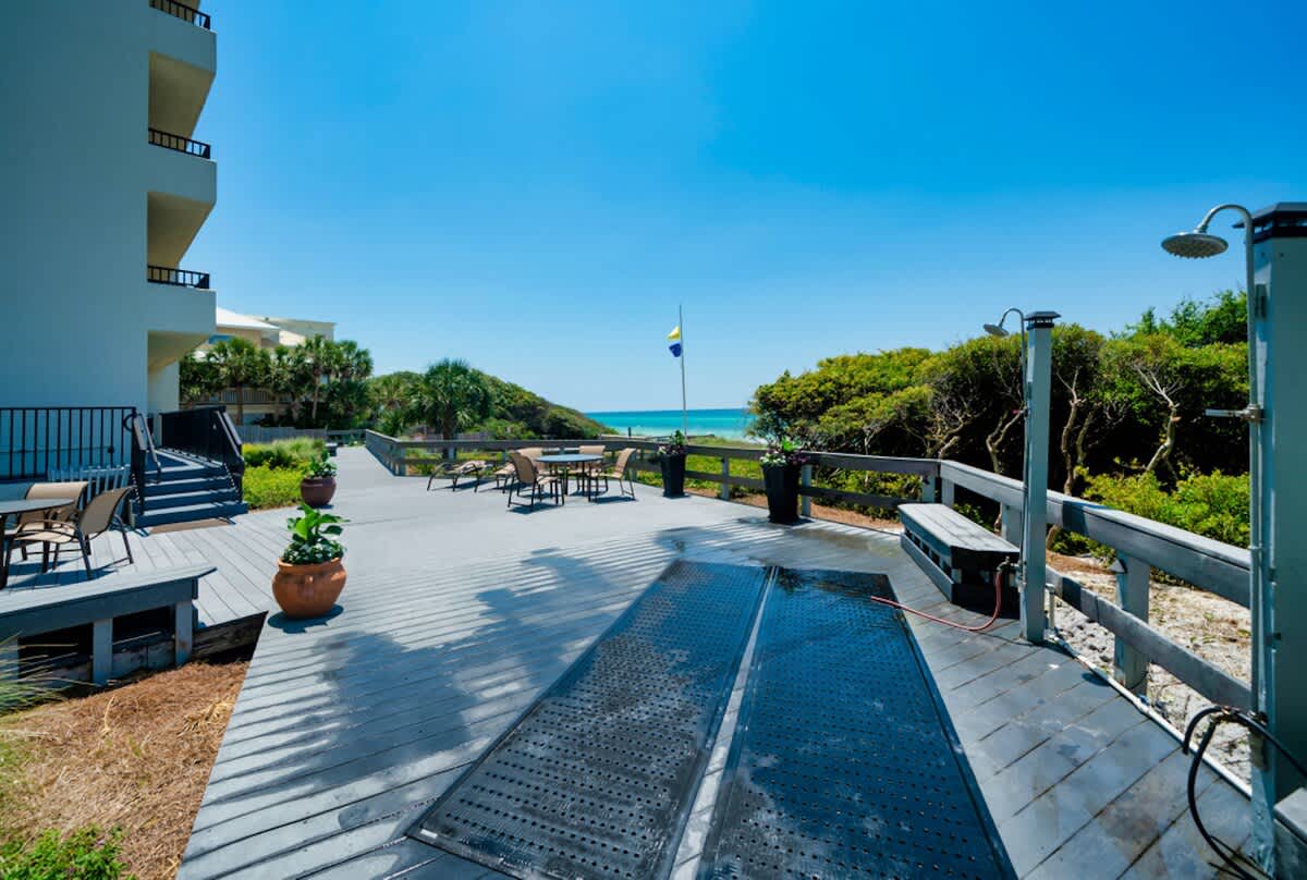 One Seagrove Place 1606 59