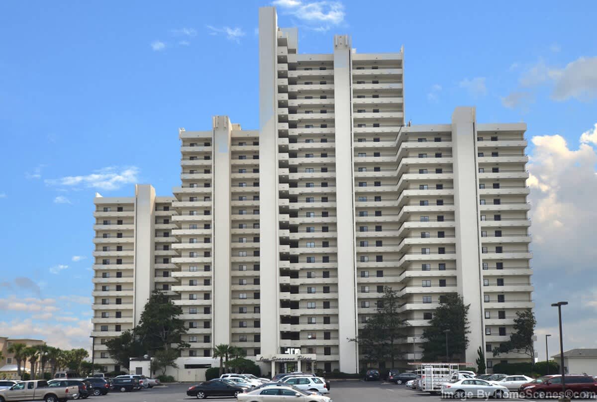 One Seagrove Place 1606 62