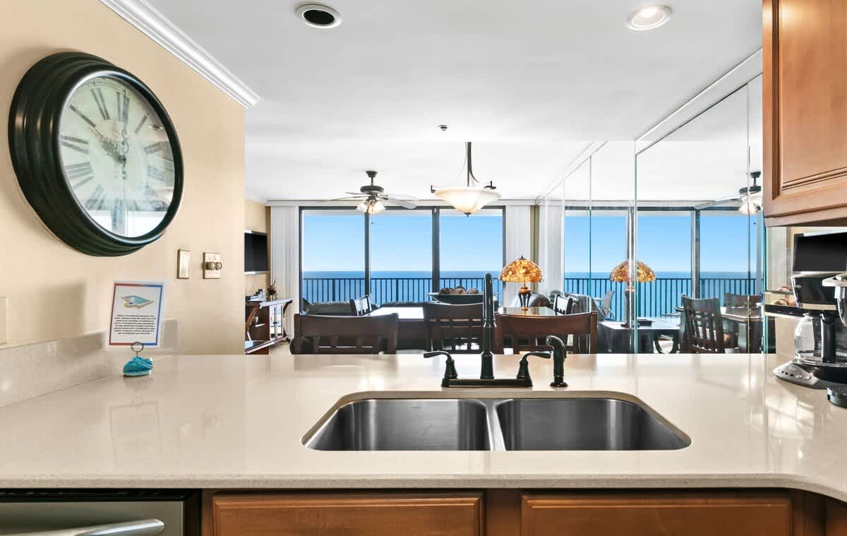 One Seagrove Place 1606 11