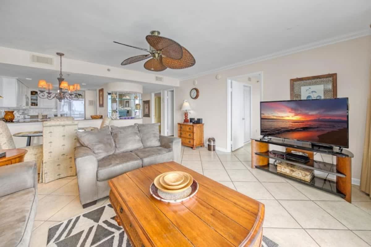 One Seagrove Place 1703 4