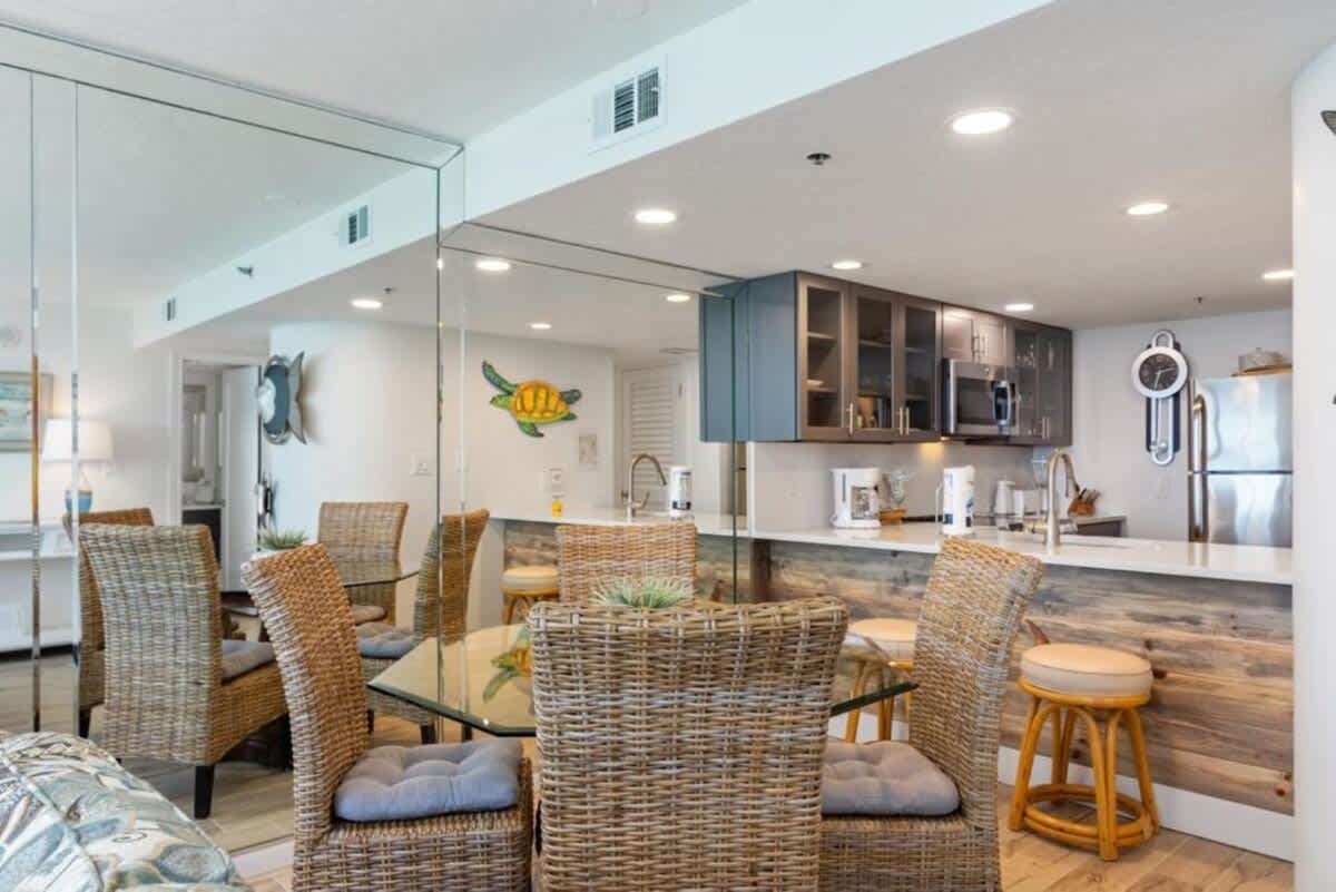 One Seagrove Place 1706 6