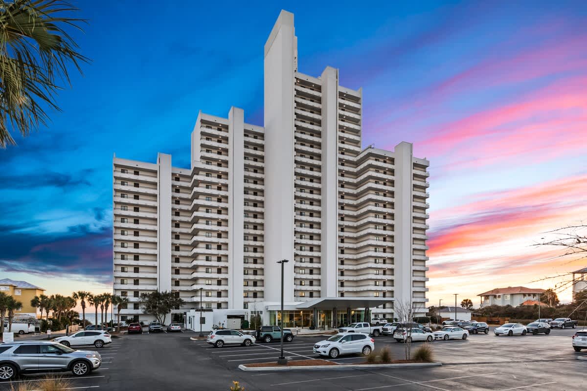 One Seagrove Place 1706 48