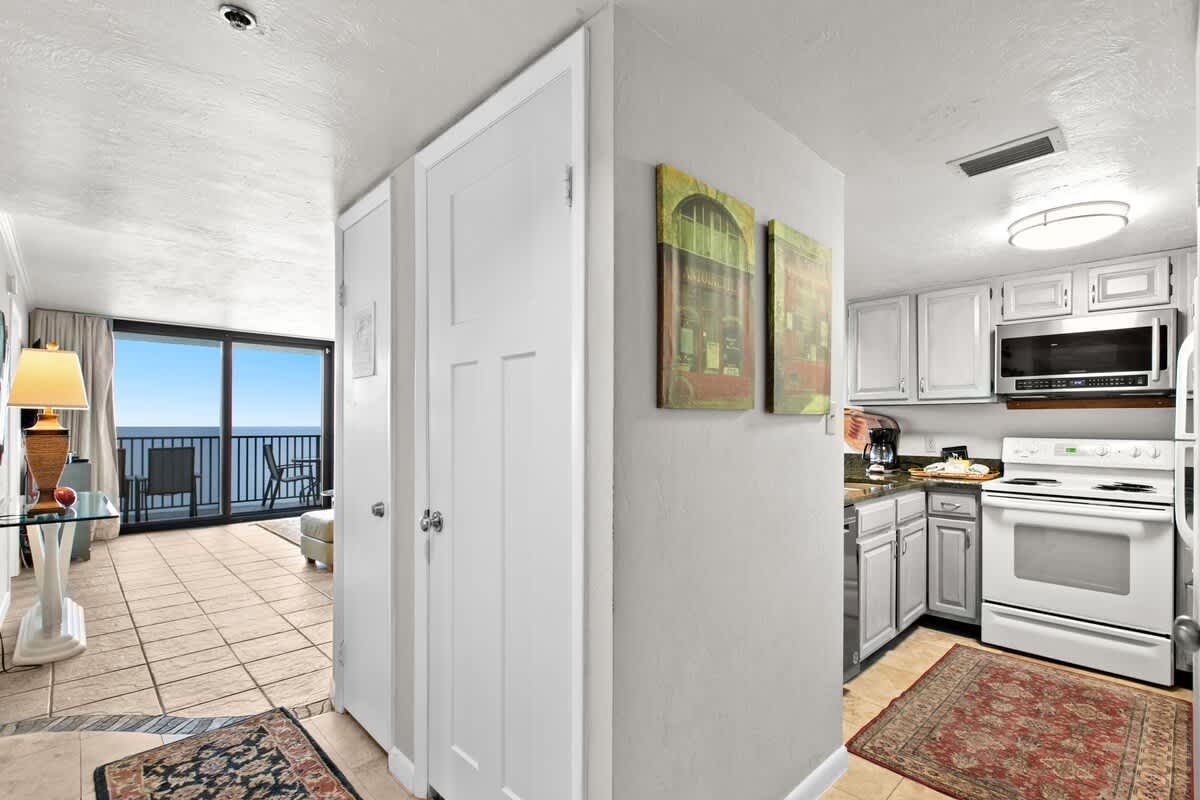 One Seagrove Place 1806 13