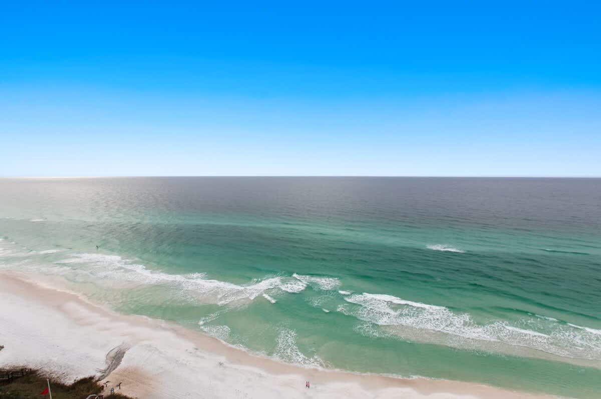 One Seagrove Place 1806 26