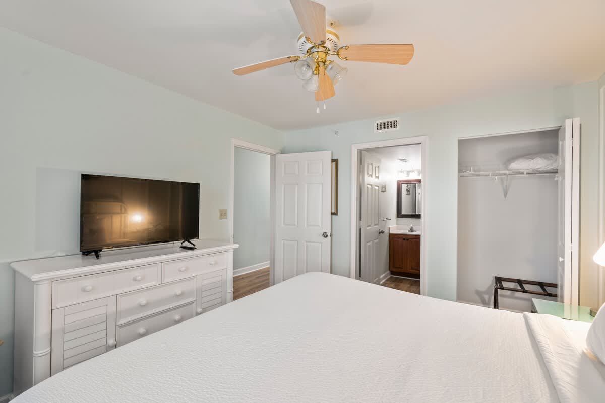 Pelican Beach Resort 510 12