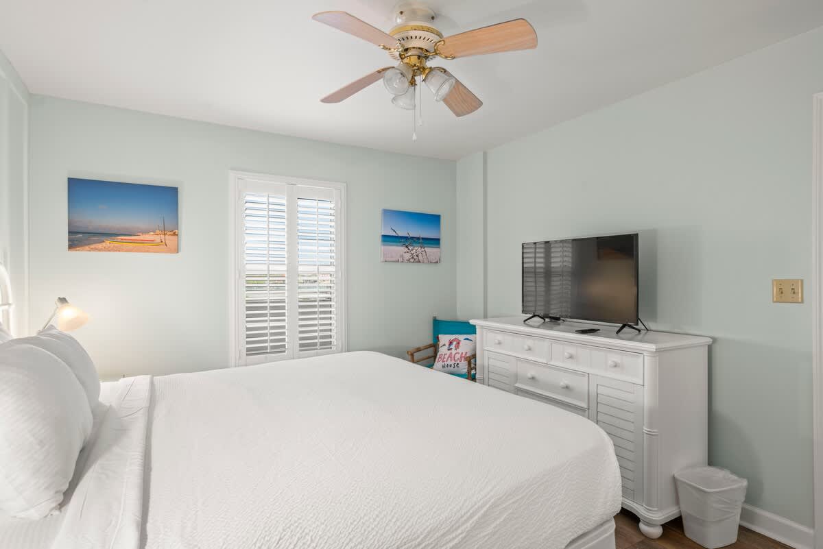 Pelican Beach Resort 510 11