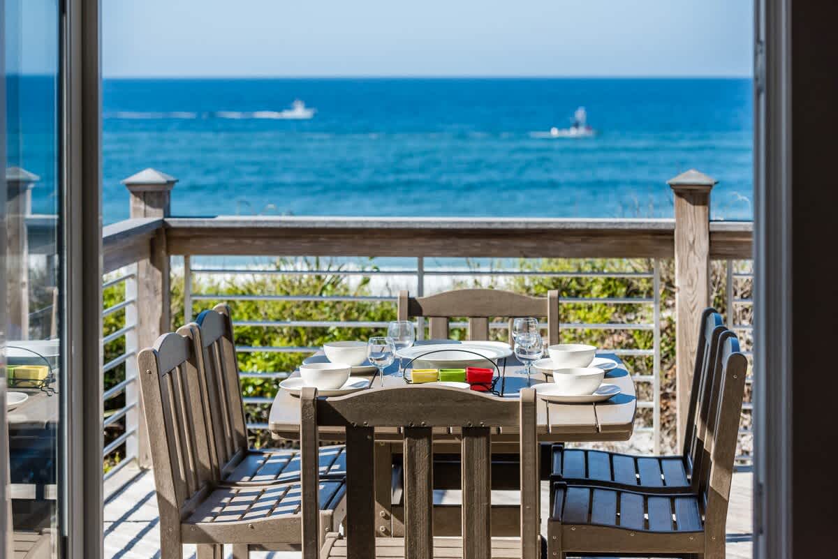 Pelican Paradise 102