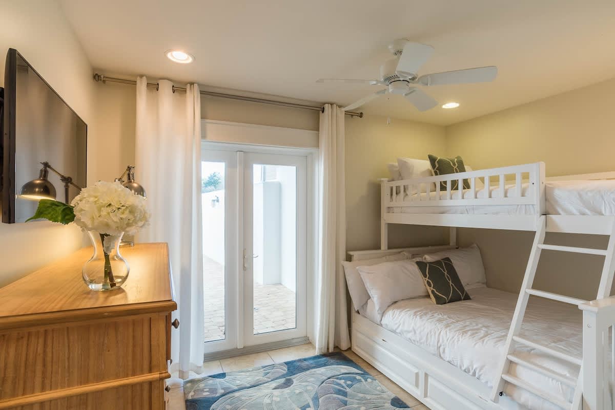 Pelican Paradise Unit A 25