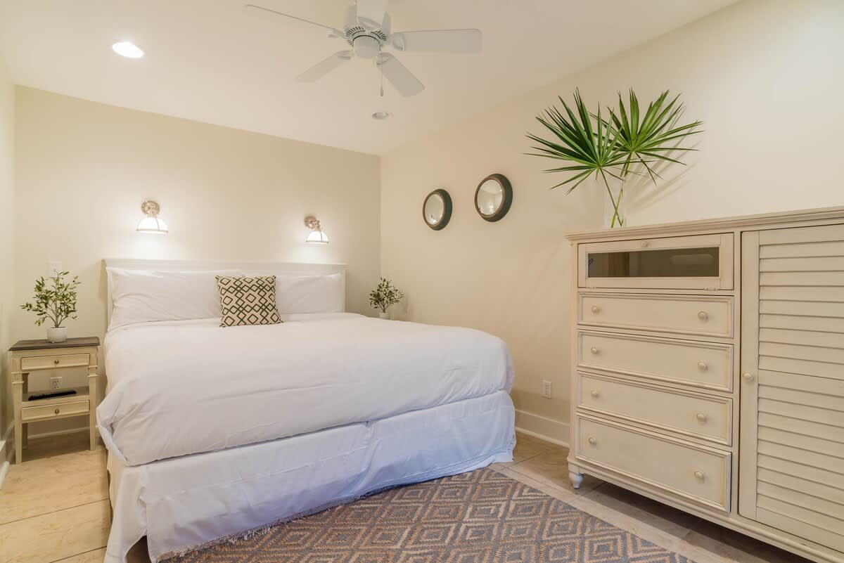 Pelican Paradise Unit A 24