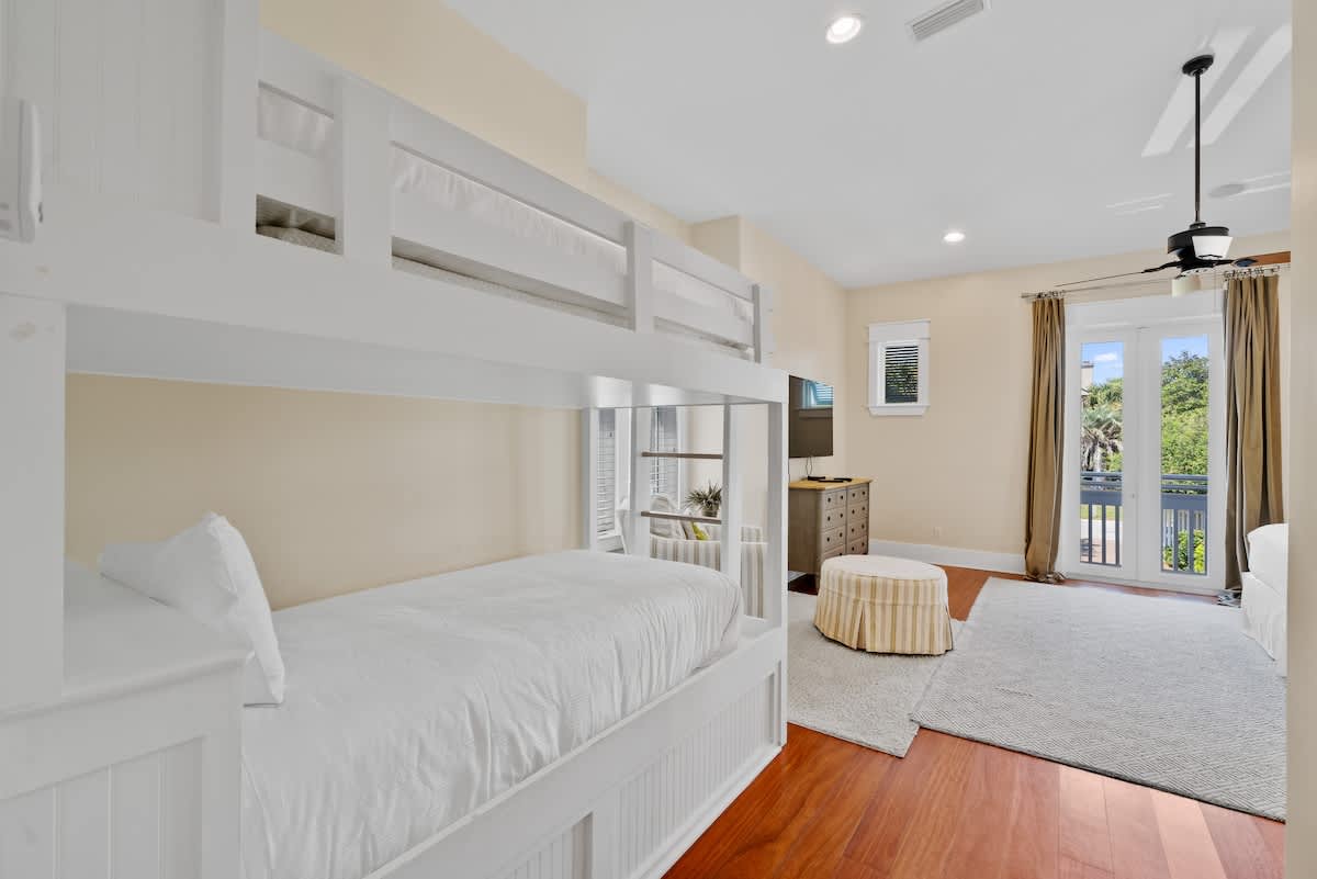 Pelican Paradise Unit B 6