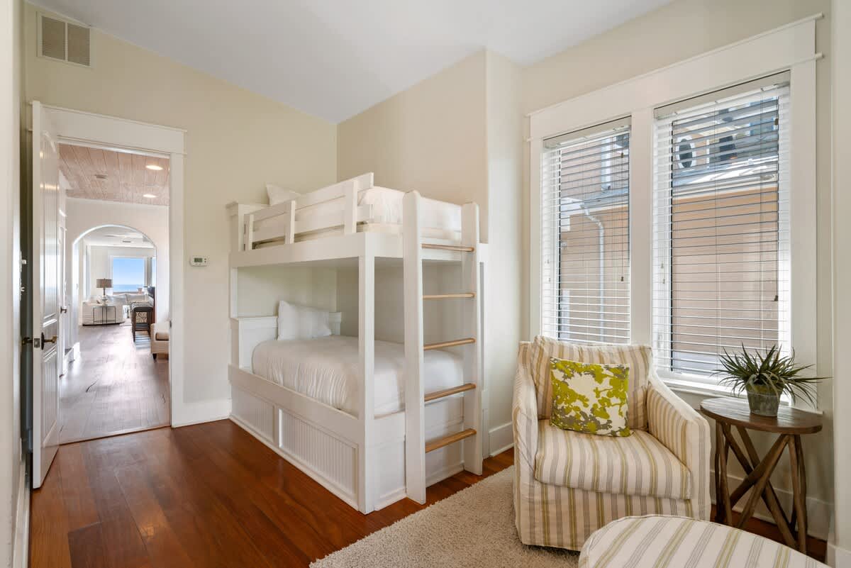 Pelican Paradise Unit B 25