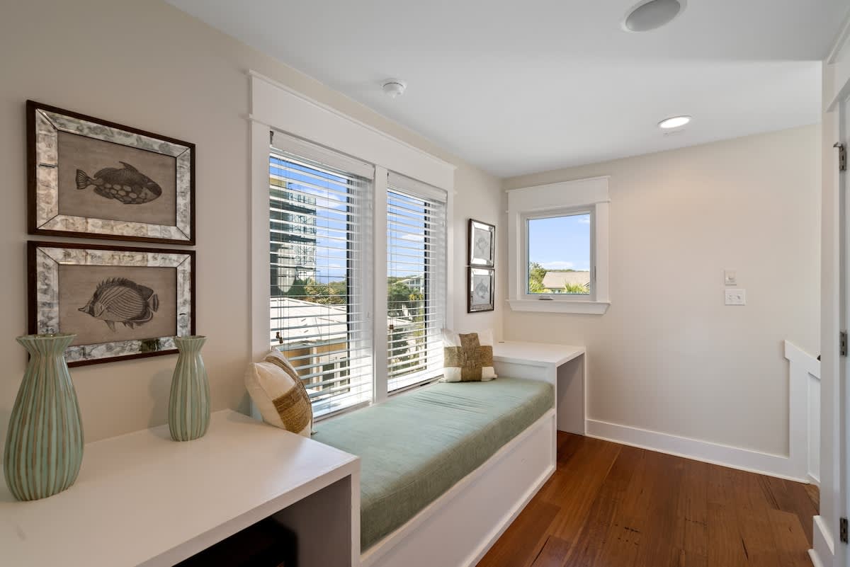 Pelican Paradise Unit B 8