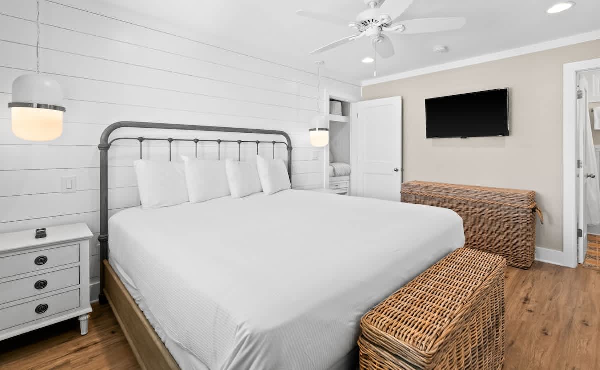 Latitude 29 Unit 22 6