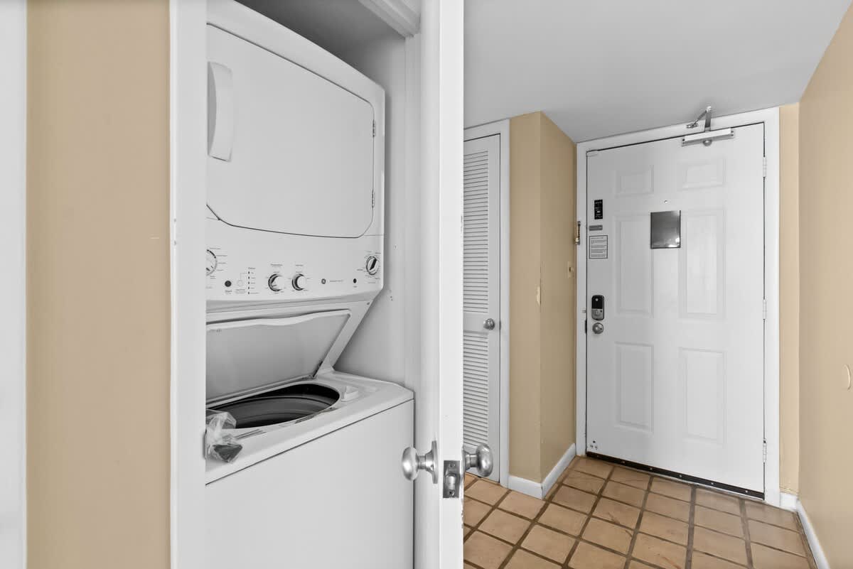 One Seagrove Place 2106 | Photo 6